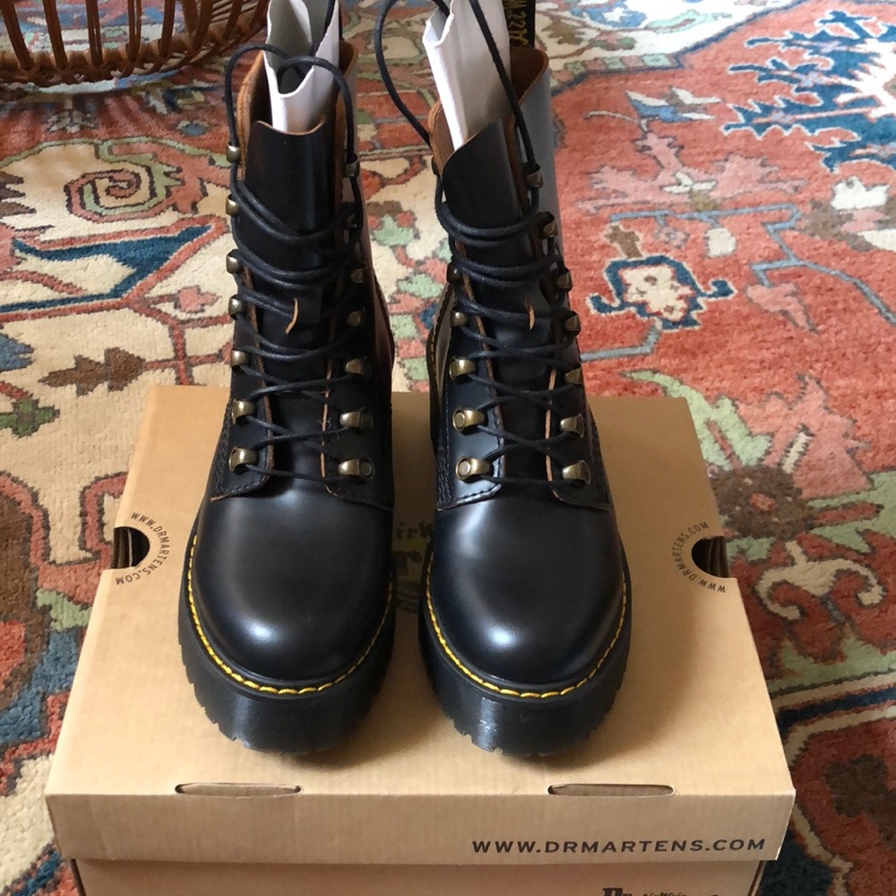 Doc Martens Leona Boots